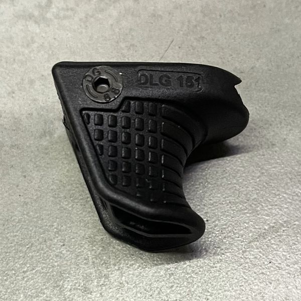 Упор DLG TACTICAL (DLG-151) с гнездом для QD антабки, цвет Черный, упор на цевье на планку&nbsp;Пикатинни 242841 фото