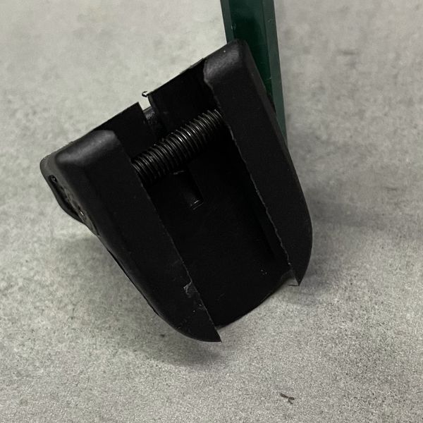 Упор DLG TACTICAL (DLG-151) с гнездом для QD антабки, цвет Черный, упор на цевье на планку&nbsp;Пикатинни 242841 фото