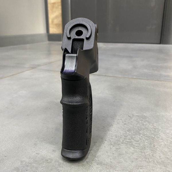Рукоятка пістолетна на Mossberg 500 / 590 та Maverick 88 DLG Tactical (DLG-118), полімерна, з відсіком і гніздами для кріплення 244082 фото