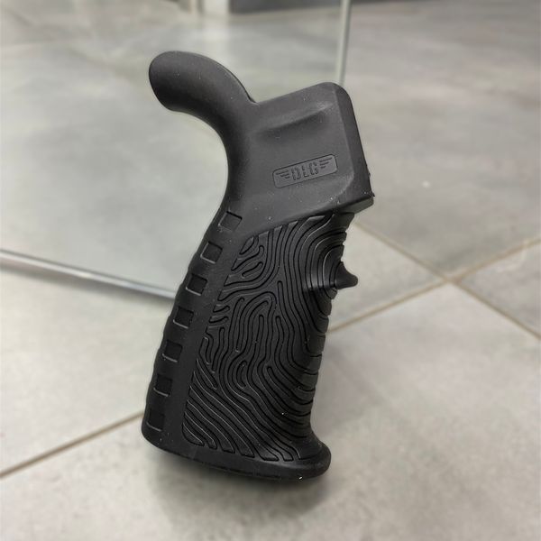 Рукоятка пістолетна для AR15 прогумована DLG TACTICAL (DLG-123-black), колір Чорний, з відсіком, "бобровий хвіст" 241875 фото