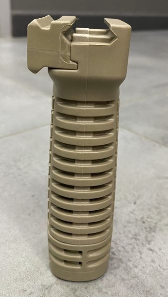 Рукоятка передняя DLG TACTICAL (DLG-115), цвет Койот, с отсеком, с планкой Пикатинни, рукоятка переноса огня 241863 фото