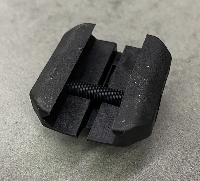 Посадочное гнездо под антабку для цевья, цвет Черный, DLG TACTICAL (DLG-158-black) QD под Пикатинни 241872 фото