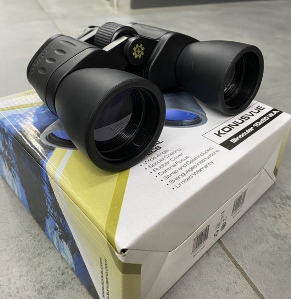 Бінокль KONUS KONUSVUE 10x50 W.A., широкий кут огляду, чохол, ремінь, захисні кришки 241732 фото