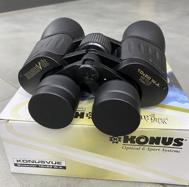 Бінокль KONUS KONUSVUE 10x50 W.A., широкий кут огляду, чохол, ремінь, захисні кришки 241732 фото