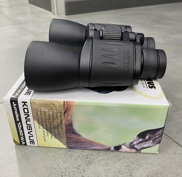 Бінокль KONUS KONUSVUE 10x50 W.A., широкий кут огляду, чохол, ремінь, захисні кришки 241732 фото